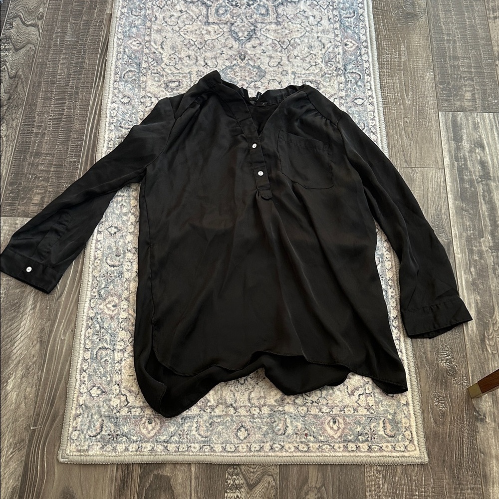 Ali and Kris black satin soft blouse with front pockets (medium)
